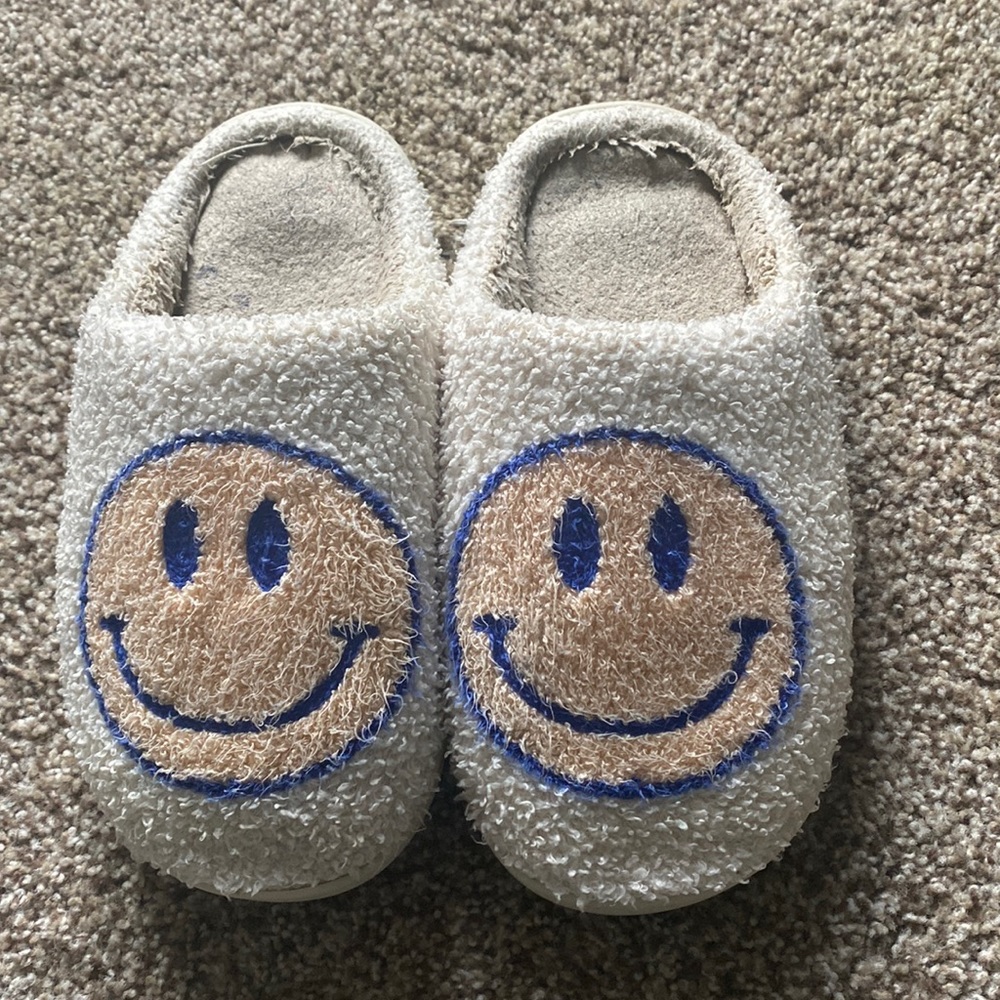 Women smiley face slippers